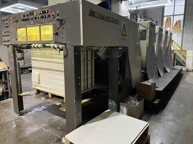 Mitsubishi D3000 4 màu 72x102cm năm 2009