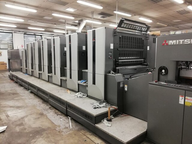 Mitsubishi V3000, 6 màu + 1 đơn vị tráng phủ 75x105cm năm 2011