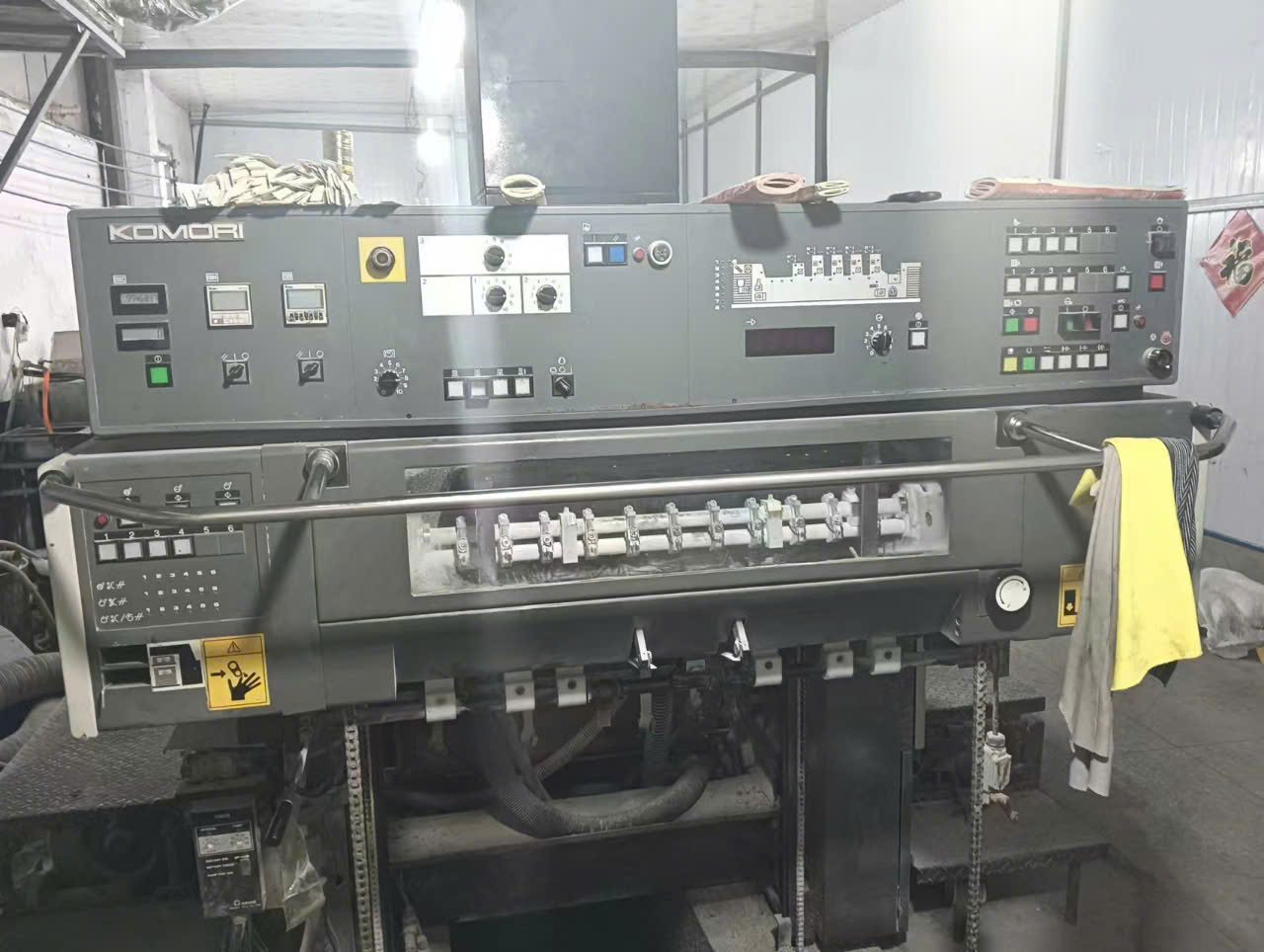 Komori L528 - LX, khổ 52x72cm, 4 màu + 1 cụm phủ